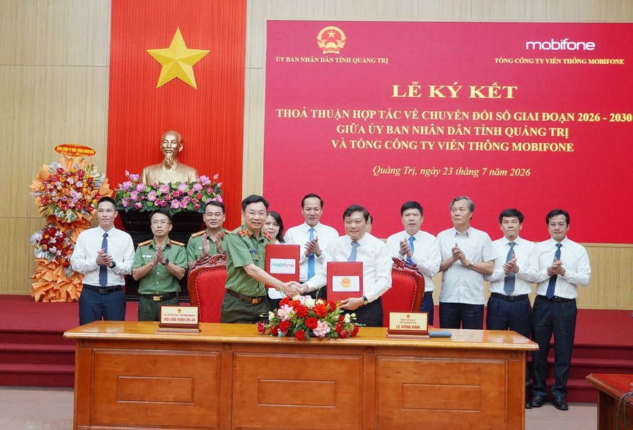 Lãnh đạo UBND tỉnh Quảng Trị và Tổng công ty Viễn thông MobiFone ký kết thỏa thuận hợp tác về chuyển đổi số giai đoạn 2026 – 2030.