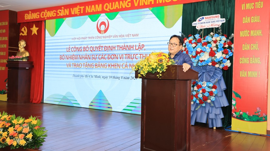 NSND Vương Duy Biên - nguyên Thứ trưởng Bộ Văn hóa thể thao và Du lịch, Chủ tịch Hiệp hội Phát triển công nghiệp văn hóa Việt Nam phát biểu tại Lễ ra mắt