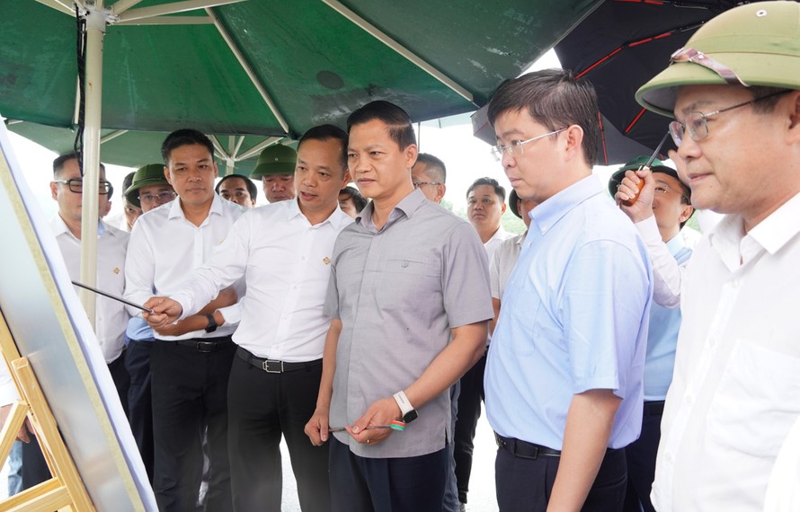 Lãnh đạo trinh Quảng Trị kiểm tra thực địa để triển khai Dự án quần thể du lịch sinh thái, nghỉ dưỡng và vui chơi giải trí núi U Bò - hồ Thác Chuối.