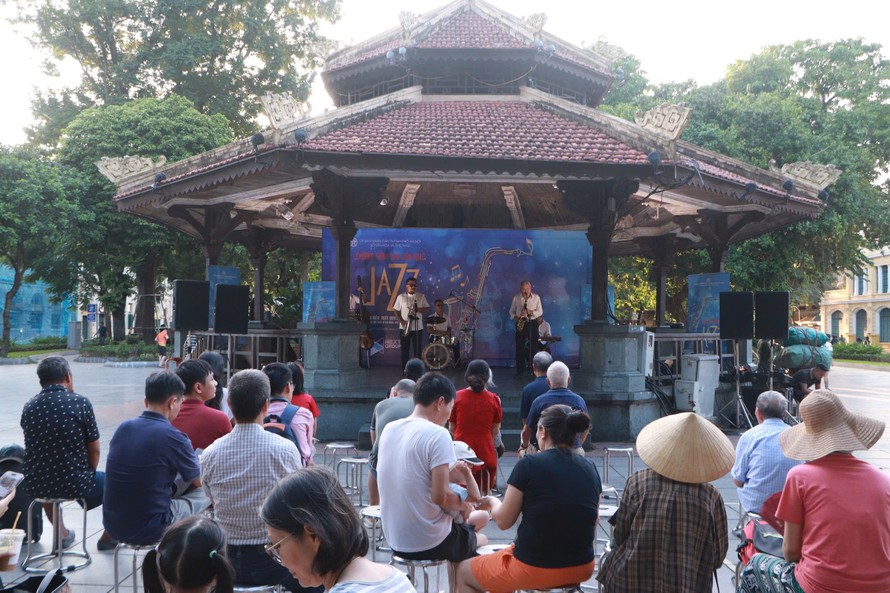 Thế giới Jazz đa sắc tại vườn hoa Lý Thái Tổ 