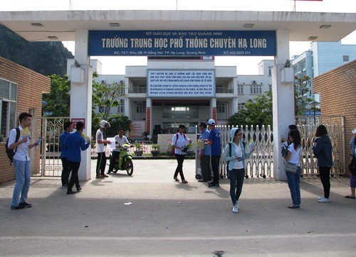  Trường THPT Chuyên Hạ Long dẫn đầu với 59 học sinh đạt thành tích tốt, được khen thưởng. Ảnh: Minh Cương