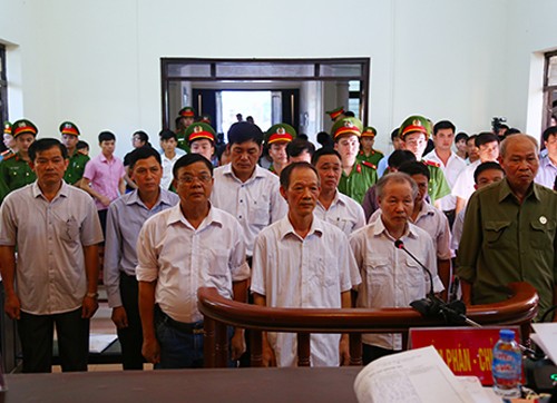 Các bị cáo tại phiên xử. Ảnh: Phạm Dự