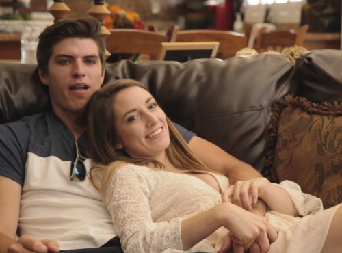 Kayleen bên bạn trai Robbie. Ảnh: Barcroft.