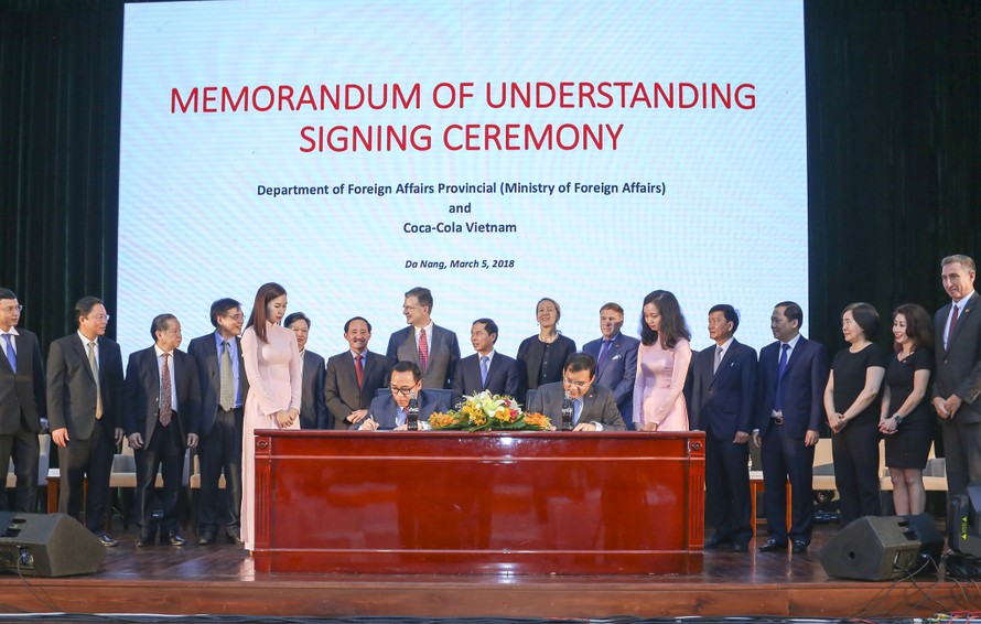  Hợp tác bồi dưỡng cán bộ làm công tác đối ngoại 