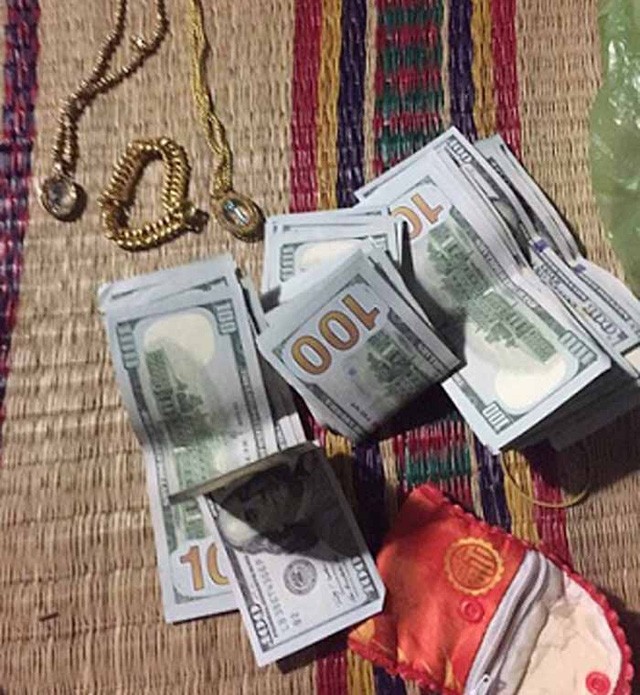 Số tài sản mà Thanh lấy trộm được từ chú ruột của mình. (Ảnh: Công an cung cấp)