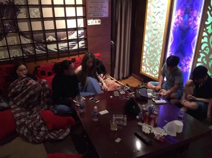 Công an TP. Phủ Lý vừa phá ổ nhóm gồm 33 đối tượng đang sử dụng ma túy đá trong quán karaoke