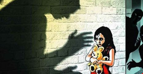 Hiếp dâm bé gái khi đi chúc Tết