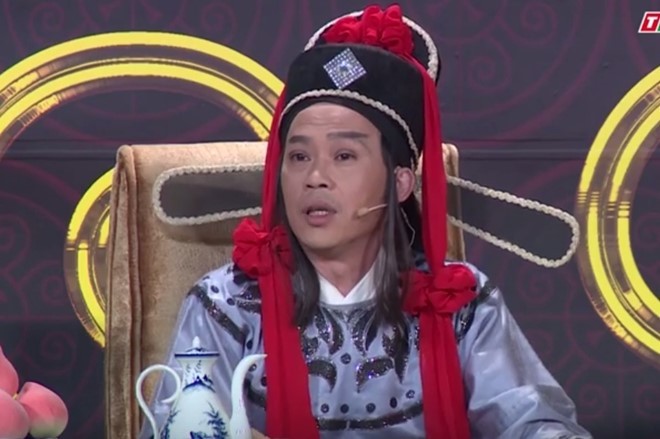 Hoài Linh xúc động khi nói về người con nuôi bị chứng tự kỷ và tăng động. Ảnh: Chụp màn hình.