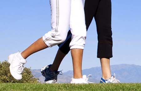 Đi bộ quá 3 km mỗi ngày có thể nhanh thoái hóa khớp