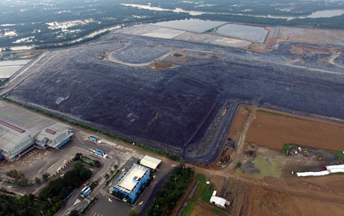 Bãi rác Đa Phước ở huyện Bình Chánh là khu xử lý rác thải lớn nhất TP HCM với công suất chôn lấp mỗi ngày khoảng 5.500 tấn. 