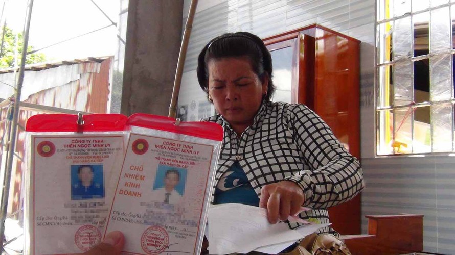 Bà Trần Thi Lo đang rầu vì chưa rút được vốn đã đầu tư vào cho đa cấp Thiên Ngọc Minh Uy trong khi xây nhà mới lại phải vay nóng bên ngoài 