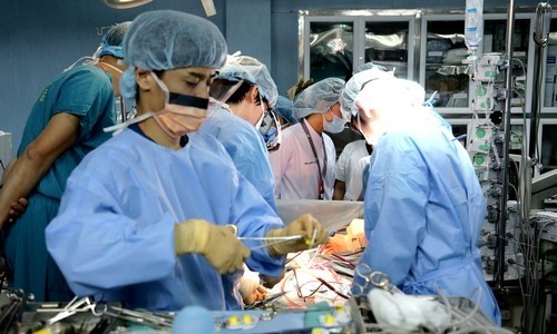 Ca ghép phổi lần đầu tiên cho bệnh nhi kéo dài 11 giờ. Ảnh: Bệnh viện cung cấp.