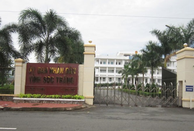 Thanh tra Bộ Nội vụ kiến nghị, Chủ tịch UBND tỉnh Sóc Trăng chỉ đạo tổ chức kiểm điểm, xác định trách nhiệm, xử lý theo quy định đối với các cơ quan, tổ chức, cá nhân để xảy ra những tồn tại, hạn chế. 