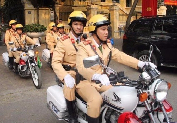 Đề nghị tăng quyền sử dụng súng cho CSGT