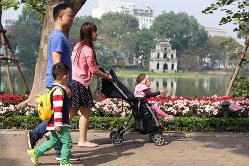 Sau 10 tháng, TP Hà Nội tiếp tục kéo dài thí điểm không gian đi bộ hồ Gươm và vùng phụ cận. 