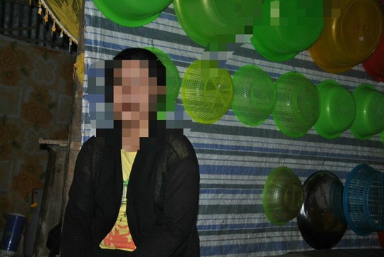 Mẹ nhạn nhân cho biết cứ nhắm mắt lại nghĩ đến con. Ảnh: NLĐ