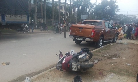 Chiếc xe tông trực diện vào tổ công tác CSGT. Ảnh: ĐSPL