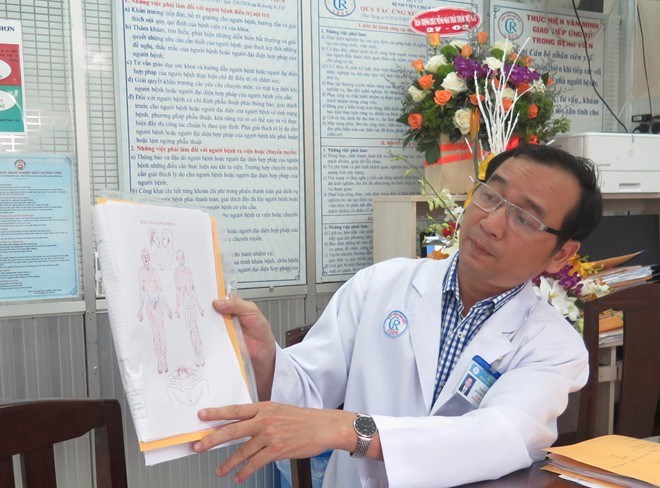 Bác sĩ cho biết tình trạng người chồng hết sức nguy kịch. Ảnh: Zing