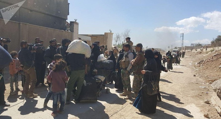 Hàng ngàn dân thường tiếp tục sơ tán khỏi 'Địa ngục Đông Ghouta'