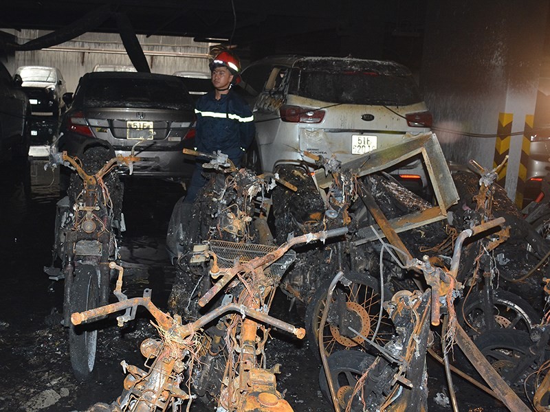 Hiện trường vụ hỏa hoạn kinh hoàng tại chung cư Carina. Ảnh: PLO