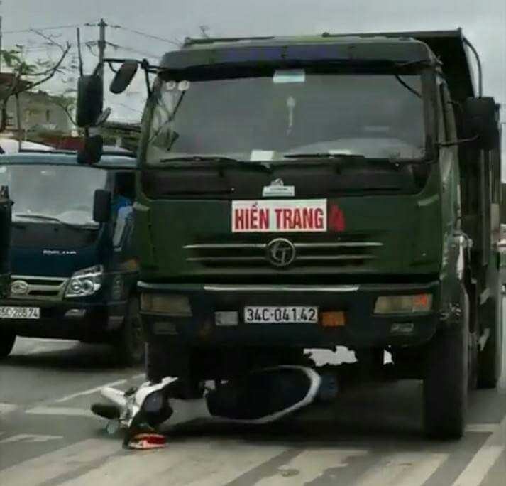 Hải Phòng: Xe tải bất chấp lệnh dừng, tông vào xe của CSGT