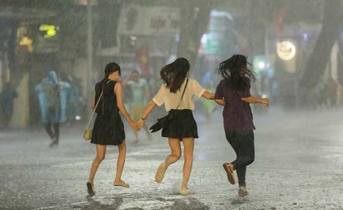 Xuất hiện mưa rào và dông trên cả nước ngày cuối tuần