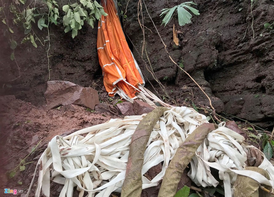 Hiện trường vụ máy bay Su-22 rơi. Ảnh: Zing