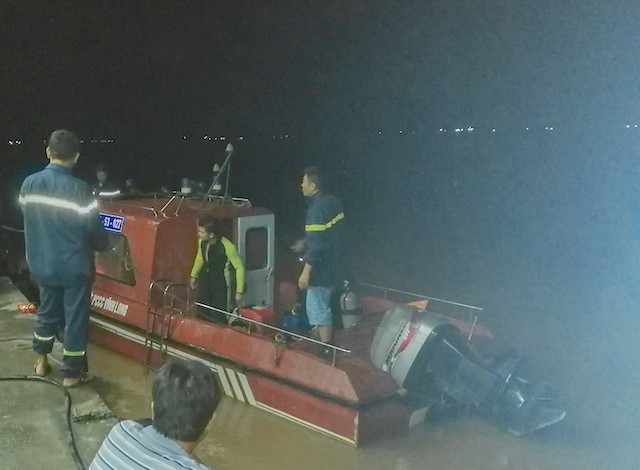 Lực lượng chức năng vẫn đang tiếp tục tìm kiếm ông Lương. Ảnh: Zing