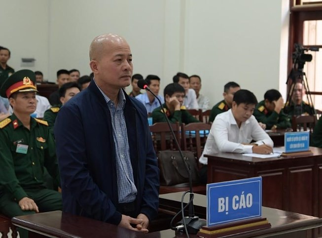 Bị cáo Đinh Ngọc Hệ - Út "trọc" tại phiên tòa sáng nay (30/10). Ảnh: Zing