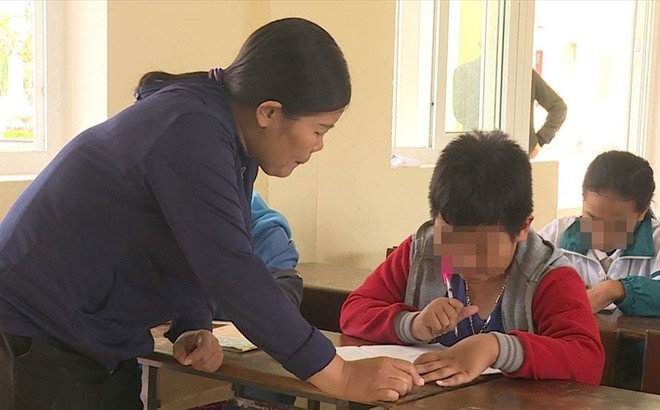 Cô Thủy dạy học trên lớp. Ảnh: Soha