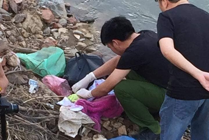 Công an khám nghiệm hiện trường. Ảnh: Nông Nghiệp