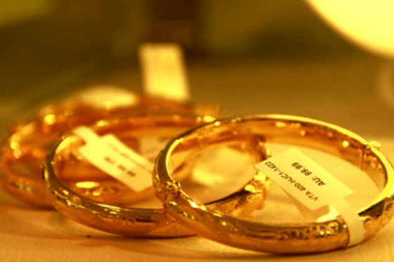 Giá vàng ngày 5/12: Thị trường trong nước chưa bắt kịp đà tăng của thế giới