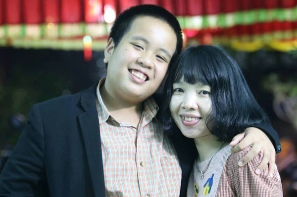Đỗ Nhật Nam và mẹ của mình - chị Phan Hồ Điệp.