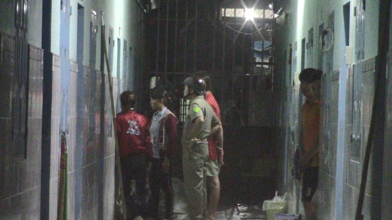 Phòng trọ nơi chị V. được phát hiện. Ảnh: PLO