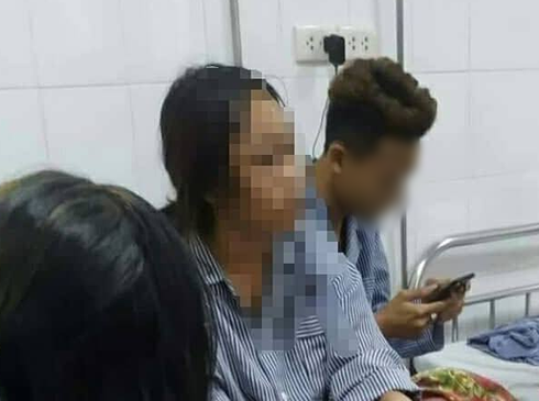 Nữ sinh Lan và một nam sinh khác phải nhập viện sau khi bị đánh hội đồng. Ảnh: Infonet 