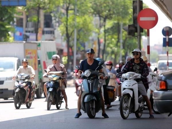 Thời tiết ngày 10/6: Bắc Bộ nắng nóng gay gắt, Nam Bộ có mưa dông cuối ngày