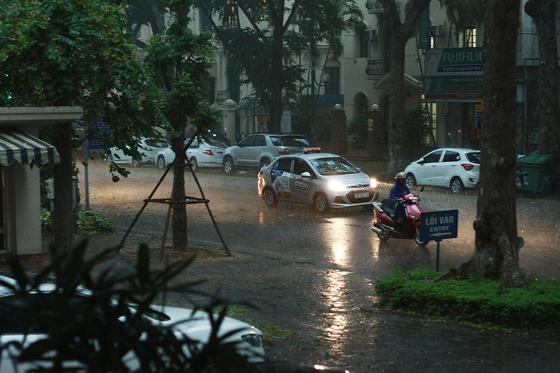 Thời tiết ngày 6/8: Bắc Bộ trời âm u, Nam Bộ có mưa dông