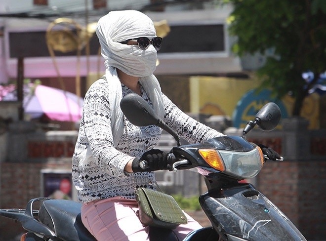 Thời tiết ngày 14/8: Bắc Bộ và Trung Bộ nắng nóng gay gắt, Nam Bộ và Tây Nguyên có mưa dông