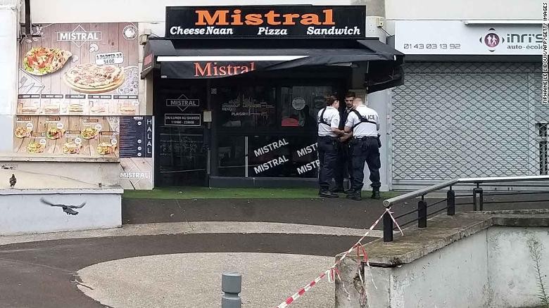 Thực khách bắn chết bồi bàn do phục vụ chậm trễ