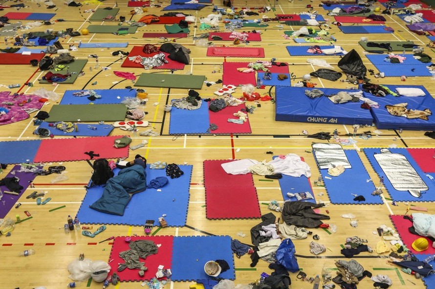 Nhà thi đấu của trường Đại học Bách khoa Hong Kong được người biểu tình biến thành ký túc xá. Ảnh: SCMP