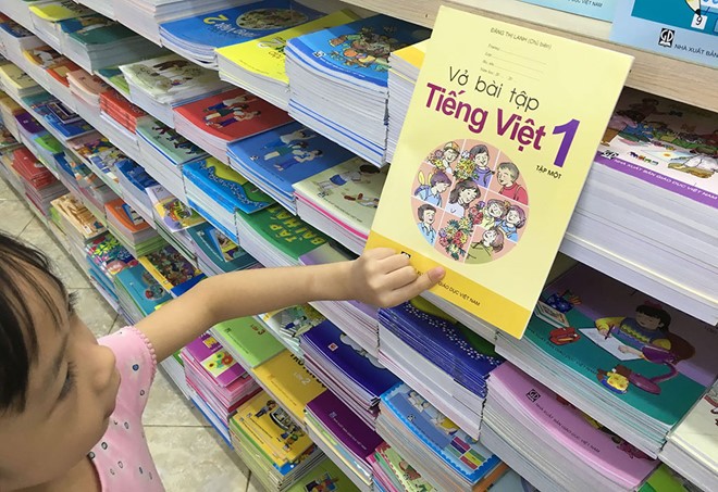 'Không nên băn khoăn về tính độc quyền của sách giáo khoa'