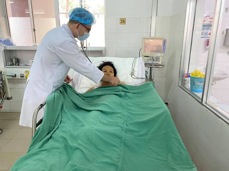 Sản phụ Ngân đang được chăm sóc tại BVĐKTƯ Cần Thơ. Ảnh: BVCC