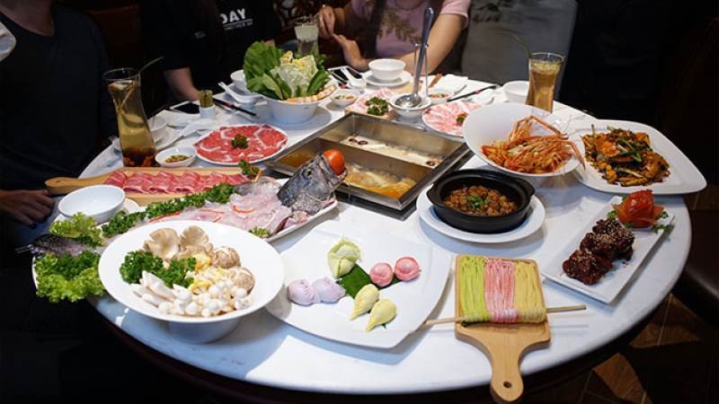 Hong Kong: 9 người trong gia đình nhiễm nCoV sau khi ăn lẩu