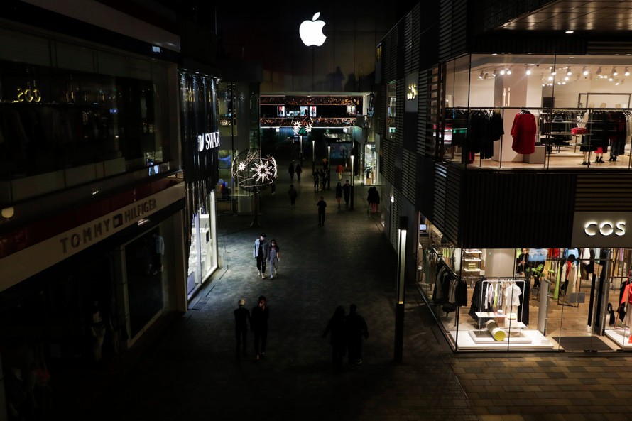 Người tiêu dùng không dám móc hầu bao: Cơn đau đầu của Trung Quốc