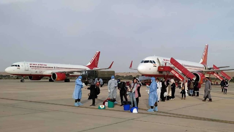 Ấn Độ điều động tàu chiến, máy bay đưa công dân hồi hương