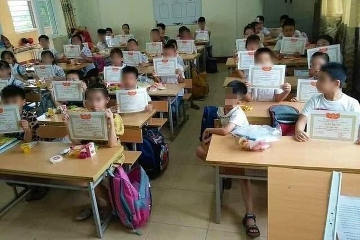 Con không có giấy khen