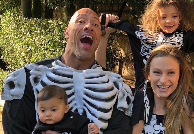 'The Rock' và gia đình mắc COVID-19