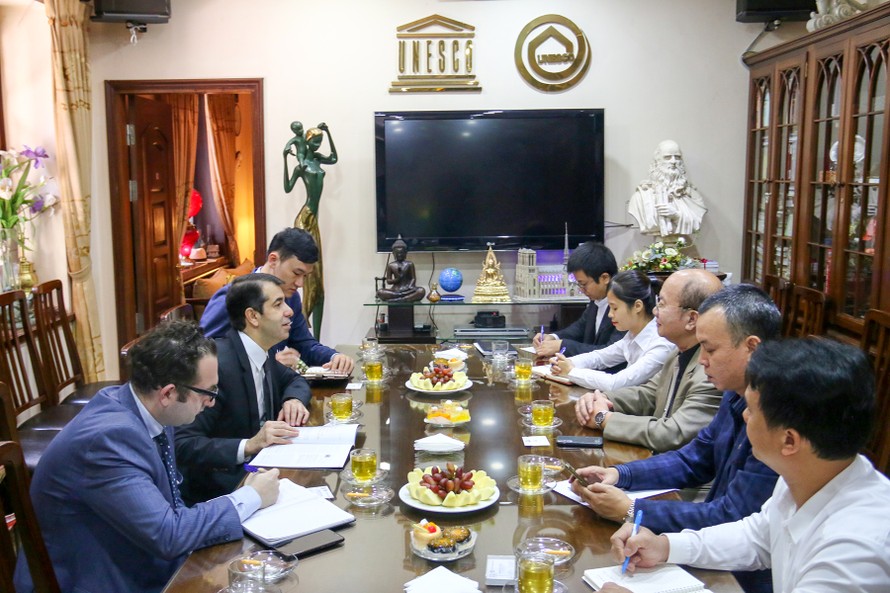 Chủ tịch Liên hiệp các Hội UNESCO Việt Nam làm việc với Đại sứ Azerbaijan tại Việt Nam
