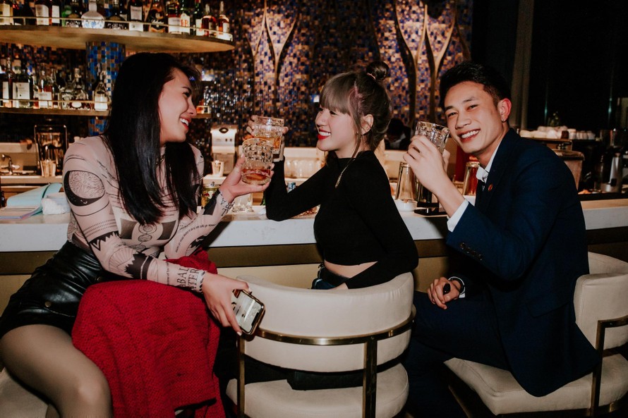 SKY21 Bar & Lounge là một trong số những điểm hẹn nổi tiếng của các “dân chơi” Hạ Long (Ảnh: SKY21 Bar & Lounge) 