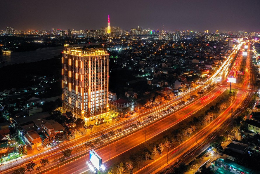 Diện mạo Datxanhhomes St. Moritz đầy rực rỡ và sống động nhờ khai thác hiệu quả thiết kế chiếu sáng kiến trúc mặt ngoài tòa nhà. 